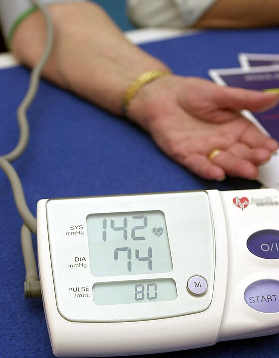 Pressure indicators characteristic of stage 1 hypertension.